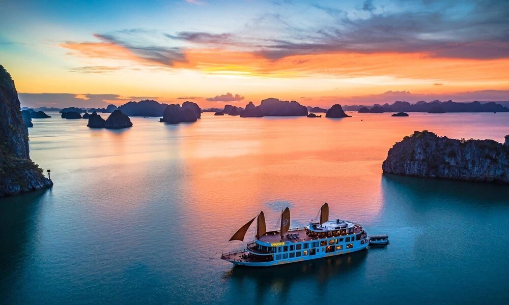 Amanecer En Halong