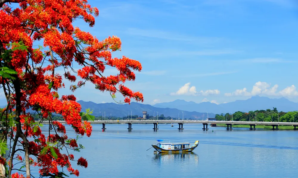 La Belleza Del Río Huong